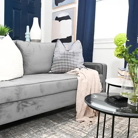 Charming One Bedroom Apartment Close To Temple